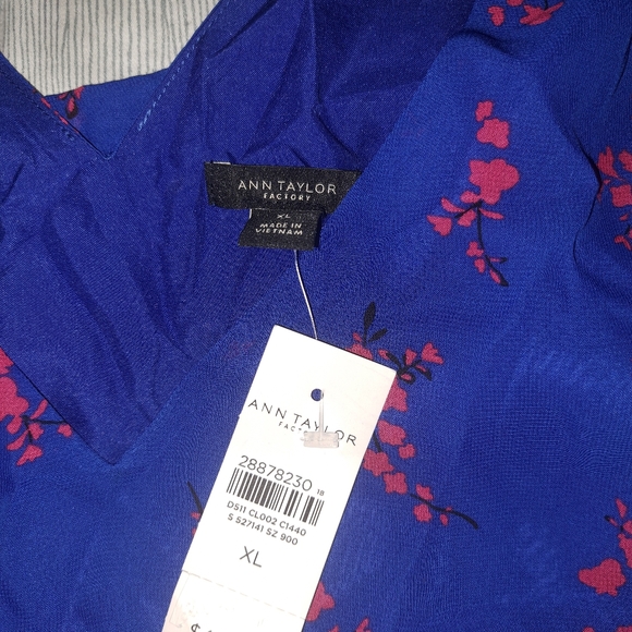 Ann taylor factory sleeveless top - Picture 3 of 4